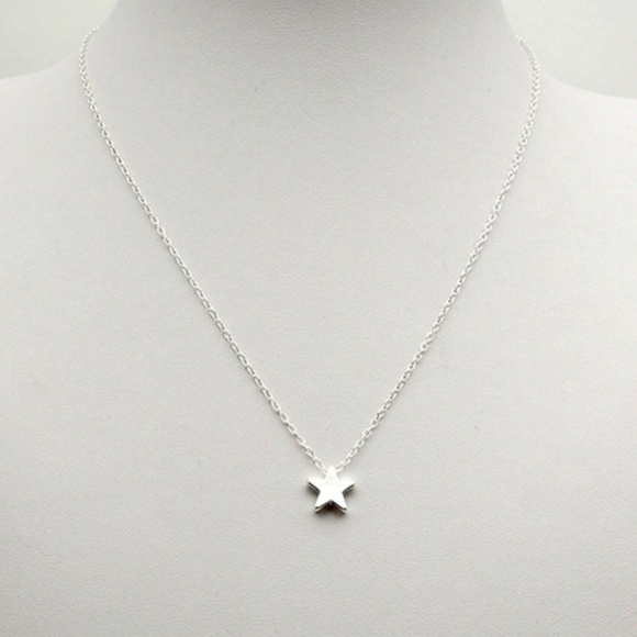 🆕 RESTOCKED Dainty Star Necklace - Picture 3 of 4